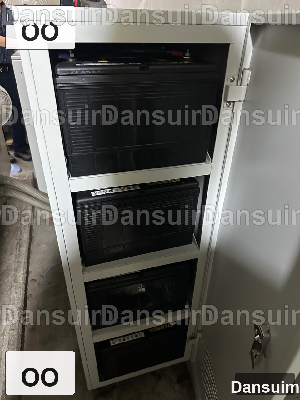 OO 현장 산업용 배터리 설치 후